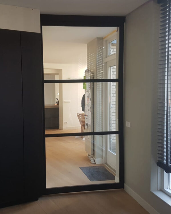 Deur in kader met 2 horizontale verdelingen