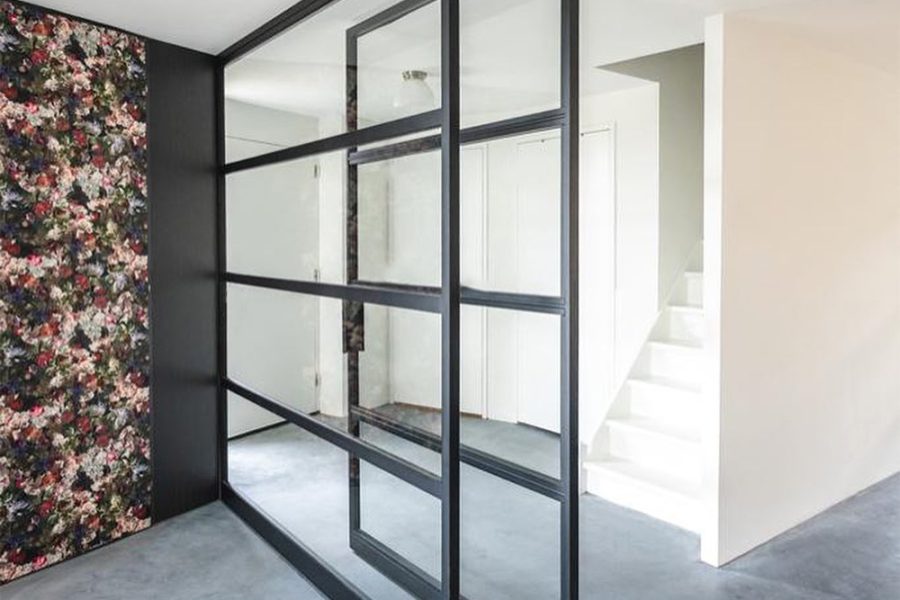 stalen wand met glas op maat